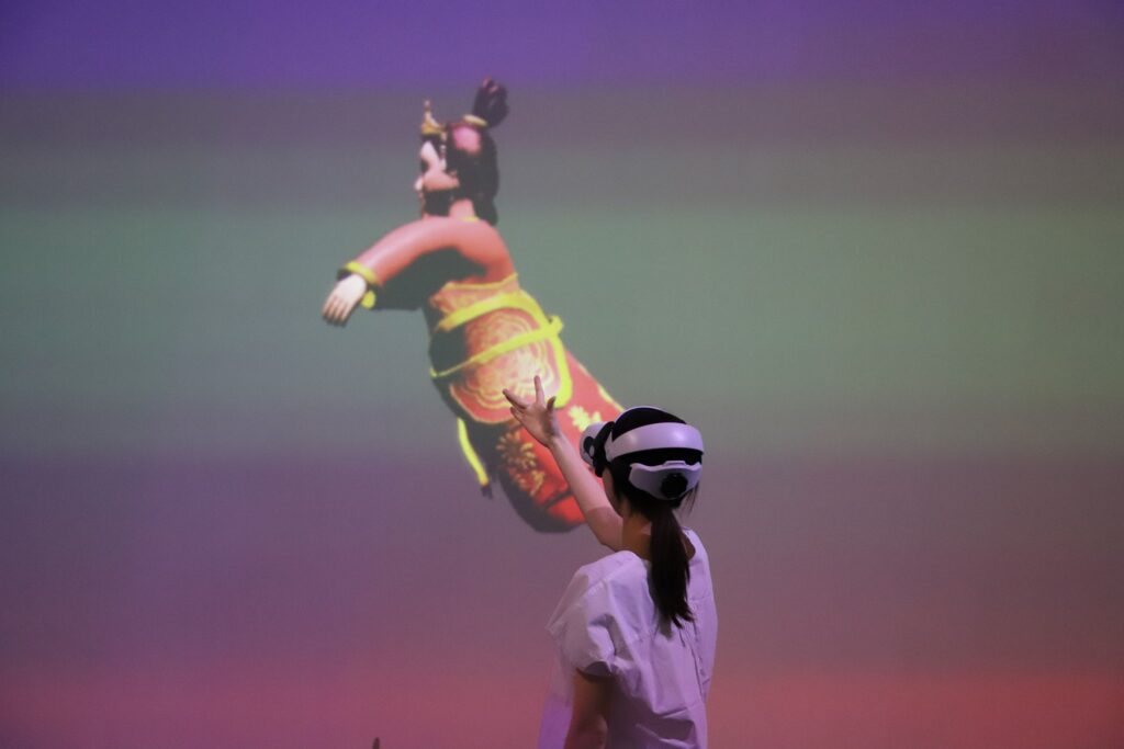 未來布袋戲劇場：人機互動、混合實境操偶美學